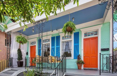 New Orleans House | Elegant Renovated House With Relaxing Courtyard
