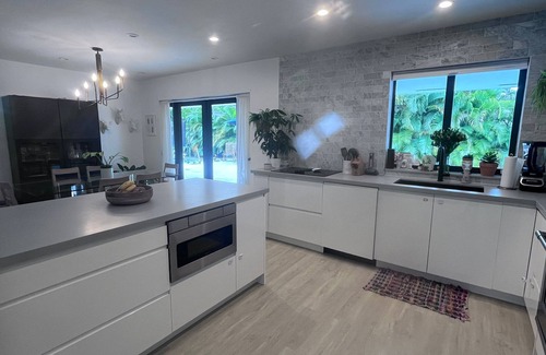Palmetto Bay House | Elegant Retreat Near Thallata Estate - spacious and modern amenities