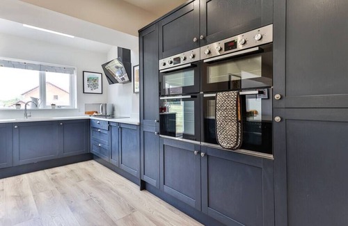 Sheffield House | Elegant Retreat Nook at Peak District Gateway