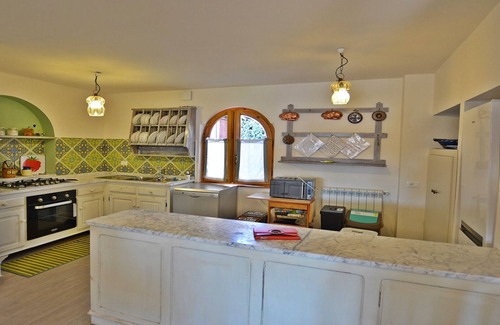 Lido di Camaiore Villa | Elegant single villa with garden and swimming pool 3km from the sea.