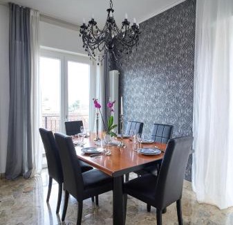 Treviso Apartment | Elegant & Spacious - 30 min from Venice - King beds!