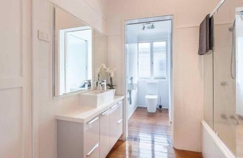 East Toowoomba House | Elegant & Spacious Art Deco Residence in Picturesque East Toowoomba