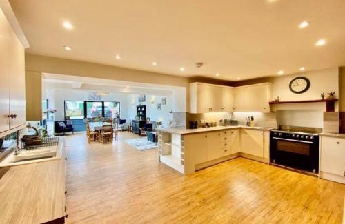 Penrith House | Elegant & spacious farmhouse with wonderful views