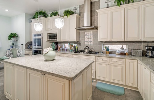 Spring House | Elegant Spring Home w/Full Kitchen & Pool