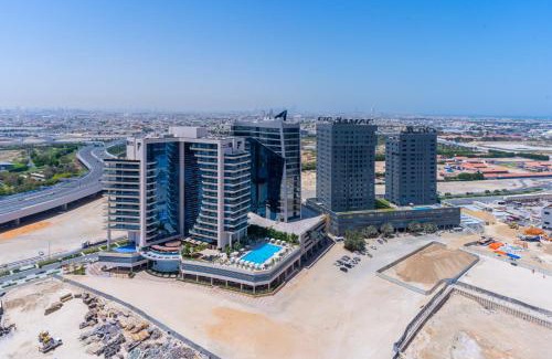 Business Bay Apartment | Elegant Studio in City Center with Balcony