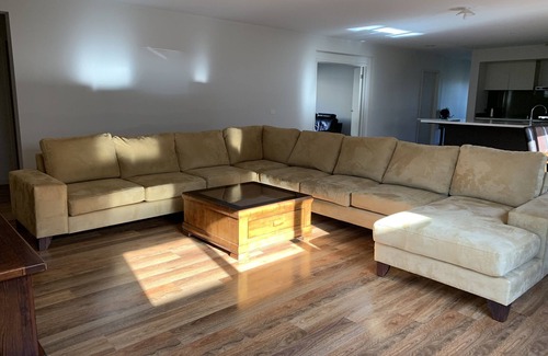 Truganina House | Elegant & Stylish 5BR W/Free Parking and WIFI