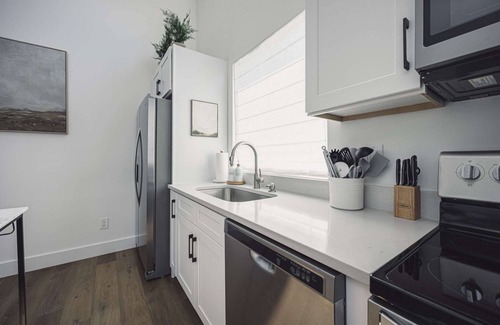 Katie Hill Neighborhood House | Elegant & Stylish Home near Downtown Nashville!