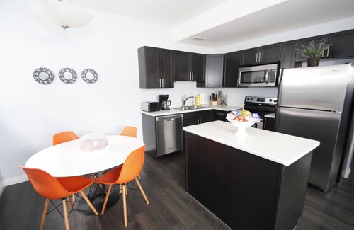 Saskatoon Apartment | Elegant Suite near Airport 2Bd, 1BR, Parking - Two Bedroom Apartment, Sleeps 6