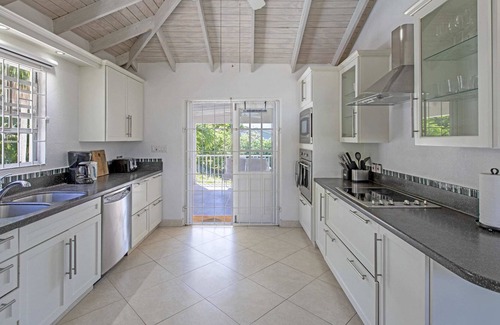 Douglas Villa | Elegant Villa with 3 Bedrooms