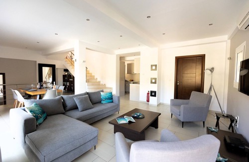 Mikros Gialos Villa | Elegant villa with beautiful view and private pool 100 m from the beach
