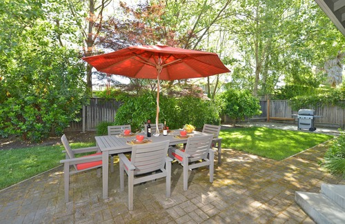 Yountville House | Elegant Yountville Retreat.Your Wine Country Vacation Begins at Your Doorstep