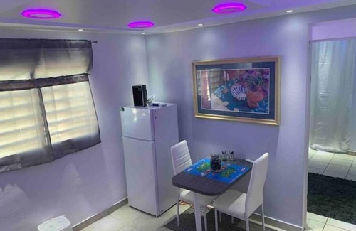 Levittown Apartment | Elegante apartamento en Levittown cerca de la playa