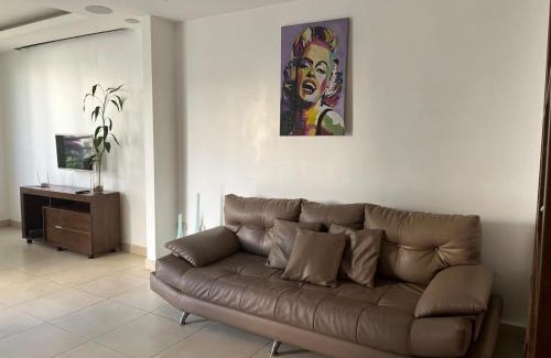 La Aurora Villa | Elegante casa en Guayaquil con seguridad privada