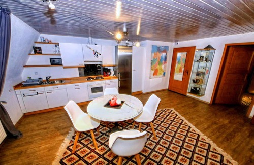 Herrischried Apartment | Elegante Ferienwohnung mit Außenpool Schwarzwald