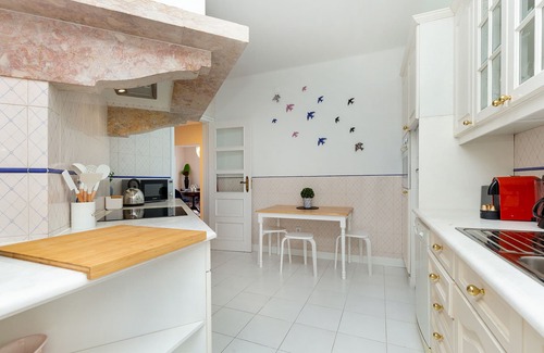 Lumiar Apartment | Elegante T2 Av. Roma Vintage Elevador Metro