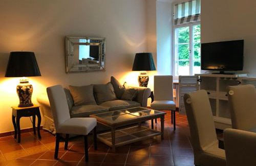 Wiesenbach Apartment | Elegantes Gästeapartment Verano in Schloß und Hofgut Langenzell