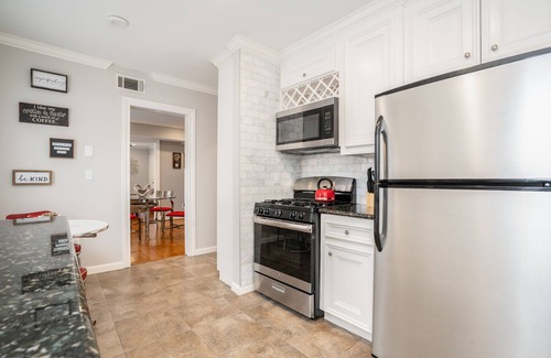 South Central Houston House | Elegantly Renovated Historic Colonial Home Texas Medical Center/Museum District