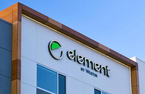 Coliseum Central Hotel | Element Hampton Peninsula Town Center