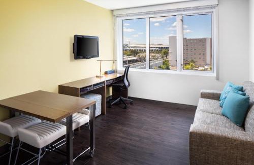 Seybold Hotel | Element Miami International Airport