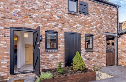 Ellesmere Cottage | Eleni Loulou - UK43585