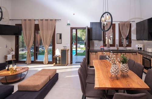 Agios Nikolaos Villa | Eleolithos Villa olive & pool