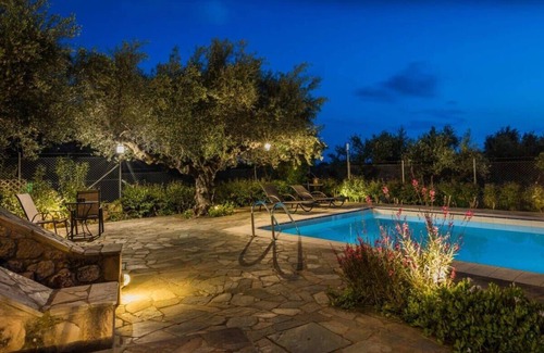 Kardamyli House | Eleonas Houses - Kardamili's Bianca Poolside Gem