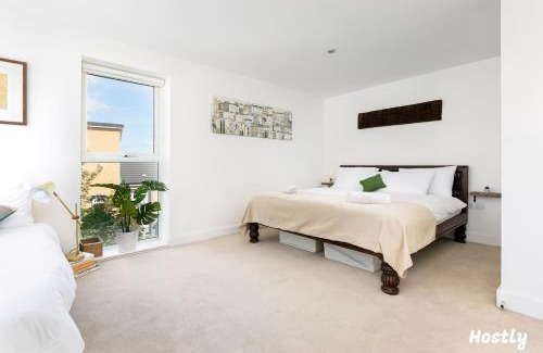 Reading Apartment | Elephant Court - Comfortable, spacious house with parking