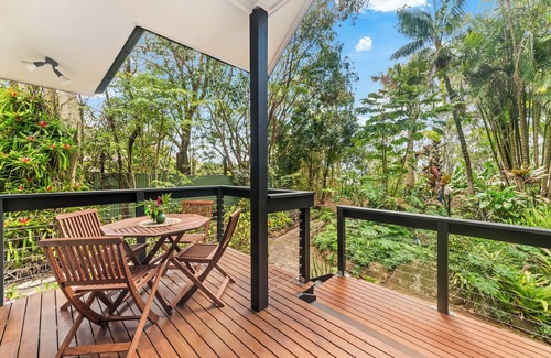 Montville House | Elevata Villa - Magnesium Spa Jacuzzi - Wood Fire - Claw Bath - Pet Friendly