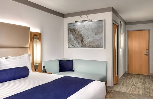 Gateway District Hotel | Elevate 1 King at The STRAT Hotel, Casino & Tower