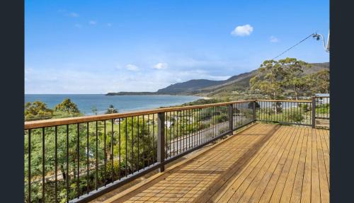 Eaglehawk Neck House | Elevated 3BR, ocean views, pool table, Pirates Bay