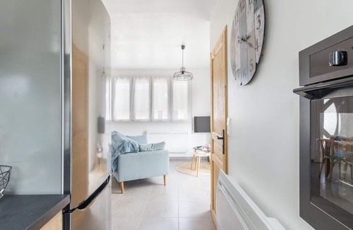 Donville-les-Bains Cottage | Elevated Terrace, 4 Bikes, Close to Beach and Shops