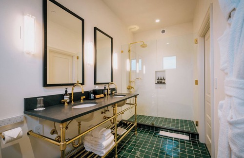Revelstoke Hotel | Eleven Revelstoke Lodge