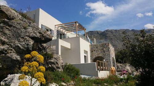 Agios Vasileios Villa | EliaPetra 4 Bedroom Villa with Hot Tub