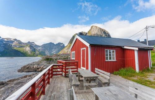 Hamnøya Resort | Eliassen Rorbuer