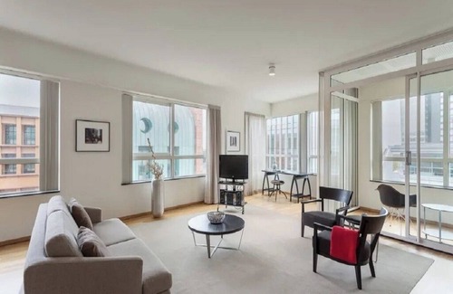 Zuidas Apartment | Elite Executive Apartment with Top-Tier Amenities in Claude Debussylaan