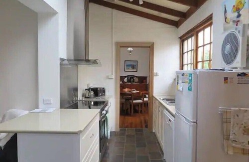 North Hobart House | Eliza Historic Cottage close to CBD with car park.