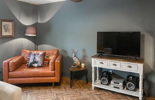 Charlesworth House | Elizabeth Cottage