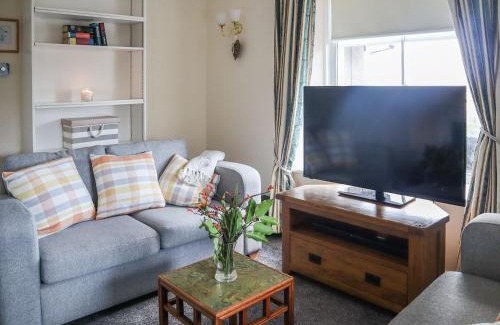 Alford House | Elizabeth Lodge - Cottage