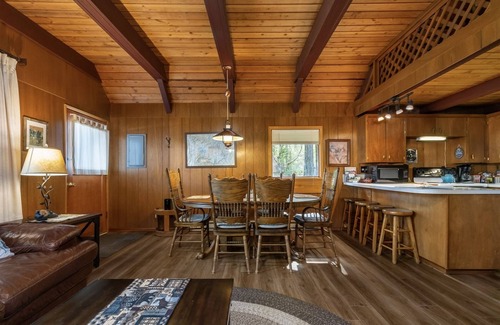 Packwood Cabin | Elk Country Cabin | Woodstove, pet friendly