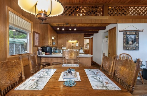 Packwood Cabin | Elk Country Cabin | Woodstove, pet friendly