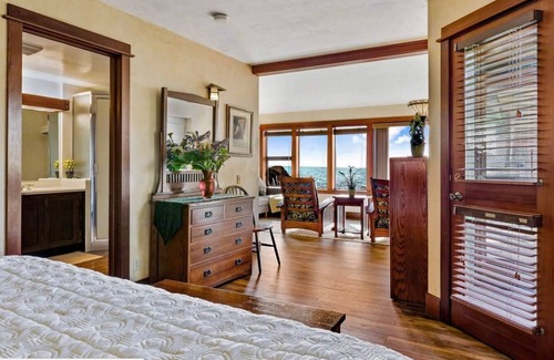 Elk Bed & Breakfast | Elk Cove Inn & Spa Jacuzzi Pet Friendly sleeps4 Champaign B fast Ocean View