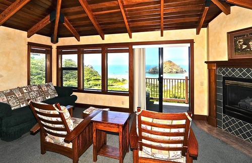 Elk Bed & Breakfast | Elk Cove Inn & Spa Jacuzzi Pet Friendly sleeps4 Champaign B fast Ocean View