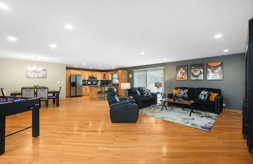 Elk Grove Village House | Elk Grove Village Rental - Kingsbridge Rd