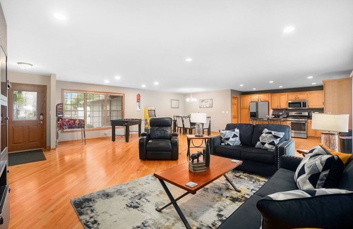 Elk Grove Village House | Elk Grove Village Rental - Kingsbridge Rd