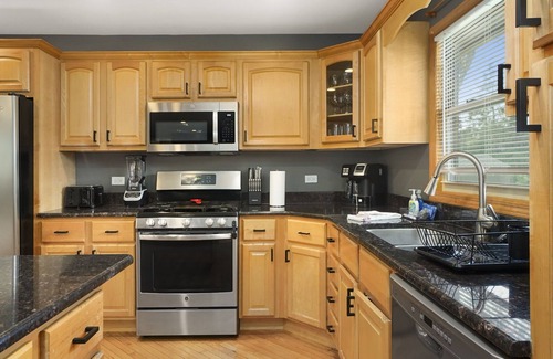 Elk Grove Village House | Elk Grove Village Rental - Kingsbridge Rd