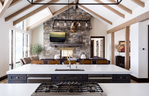 Bozeman House | Elk Haven Ranch-Gorgeous home in Bridger Canyon on 100+ acres with a hot tub