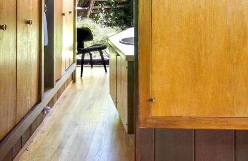 Elk House | Elk Mid-Century - Guest House