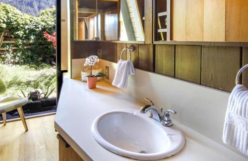Elk House | Elk Mid-Century - Guest House