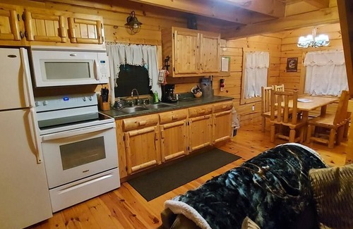 Moravia Cabin | Elk - Sleeps up to 6