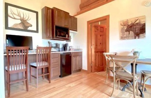 Wapiti Apartment | Elk Valley Ranch Retreat- Private apartment on the banks of the Shoshone River